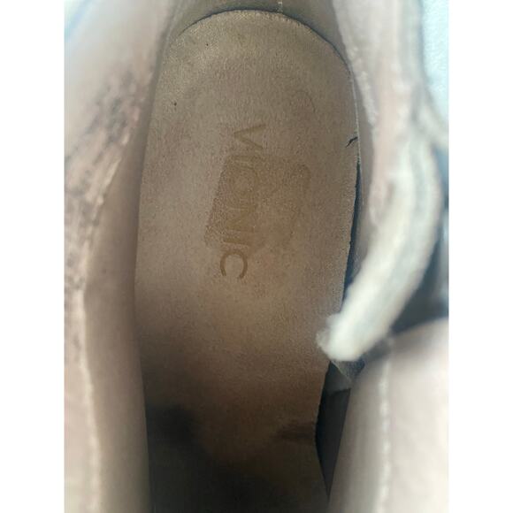 Vionic Ankle Booties Womens 8.5‎ Suede Fringe Heel Taupe Gold Studs Western - Picture 9 of 14